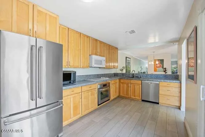 32040 Waterside Lane Westlake Village, CA 91361