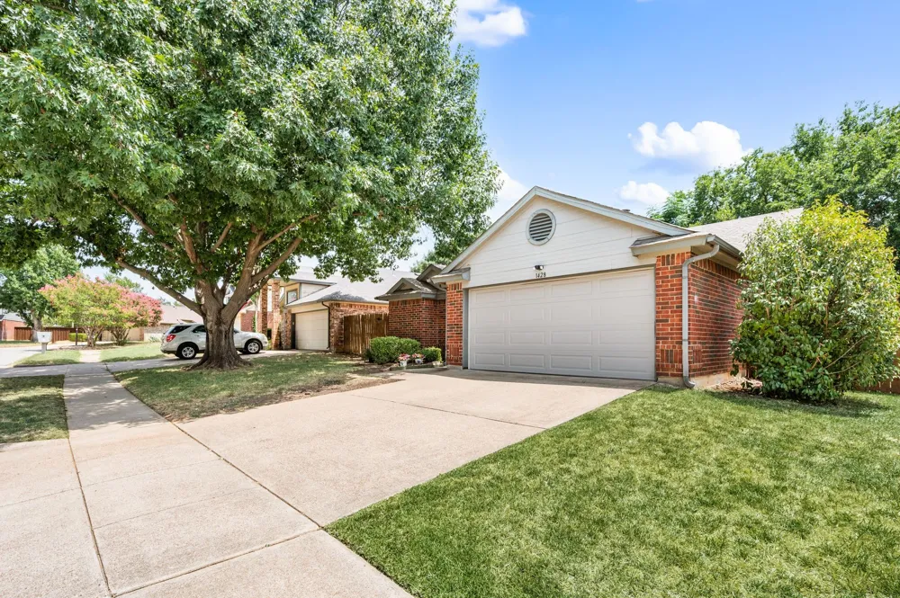 1428 Thistlewood Lane Grapevine, TX 76051