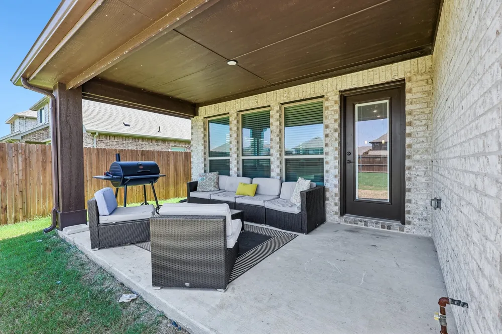 121 Claywood Drive Glenn Heights, TX 75154