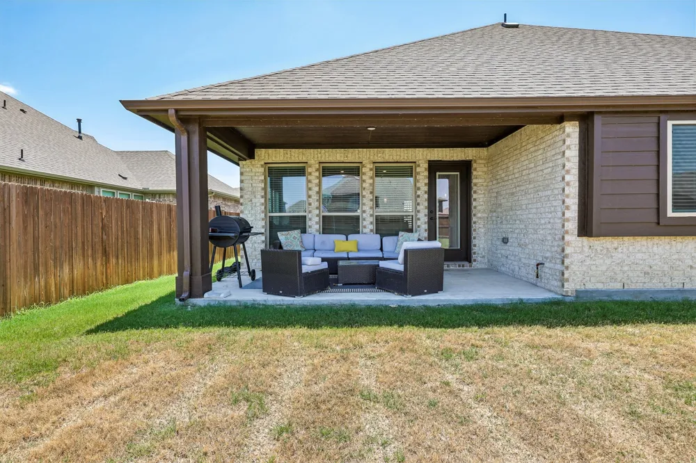 121 Claywood Drive Glenn Heights, TX 75154