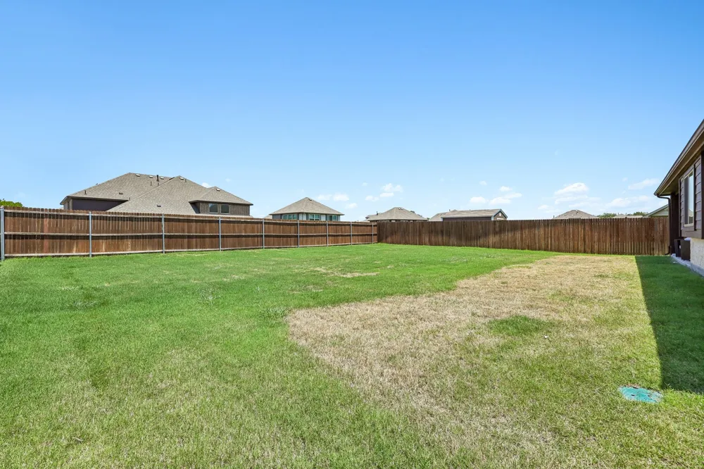 121 Claywood Drive Glenn Heights, TX 75154