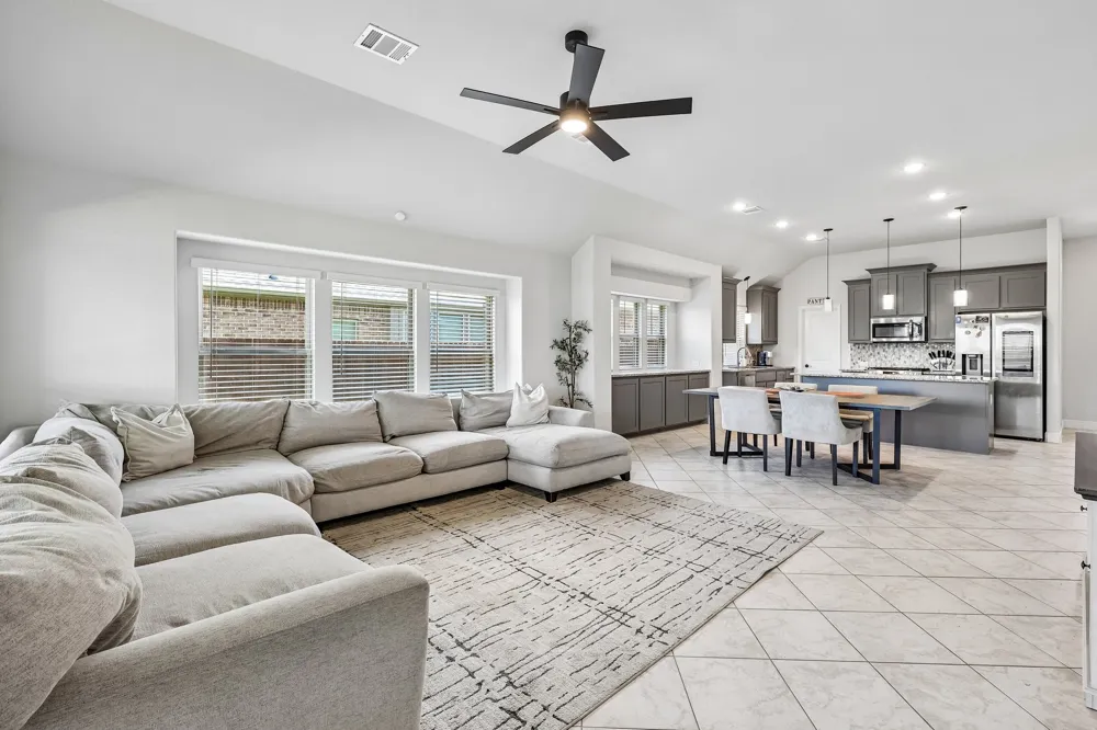 121 Claywood Drive Glenn Heights, TX 75154