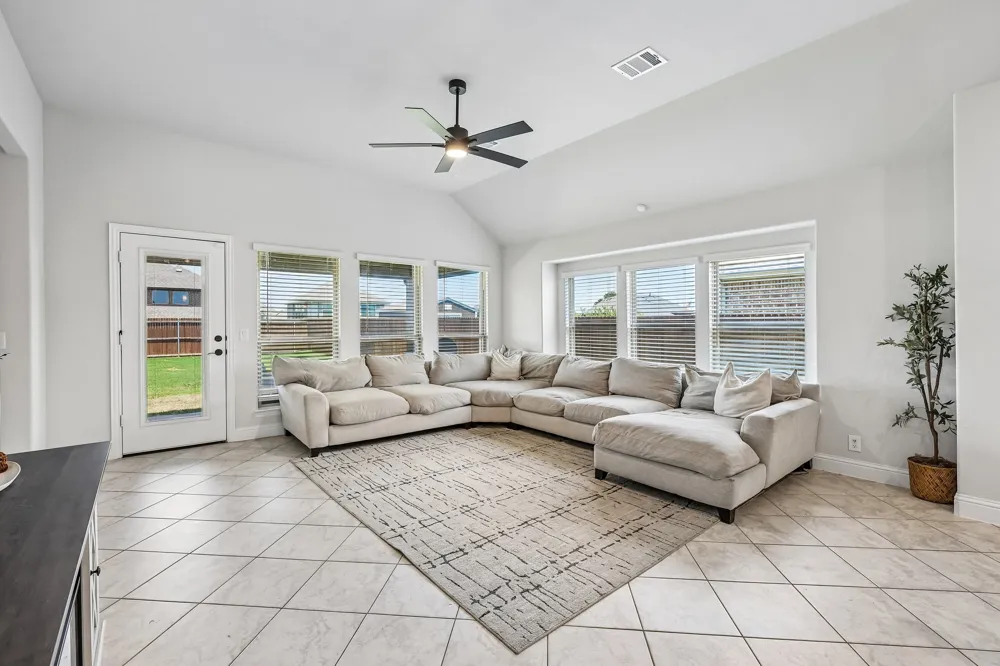 121 Claywood Drive Glenn Heights, TX 75154