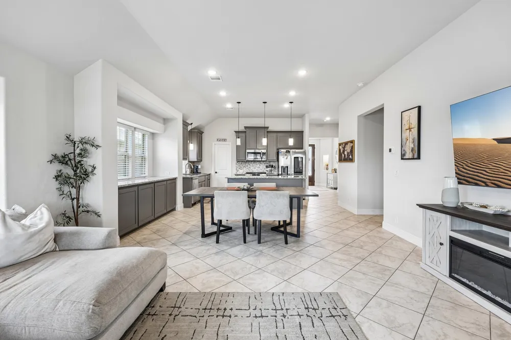 121 Claywood Drive Glenn Heights, TX 75154