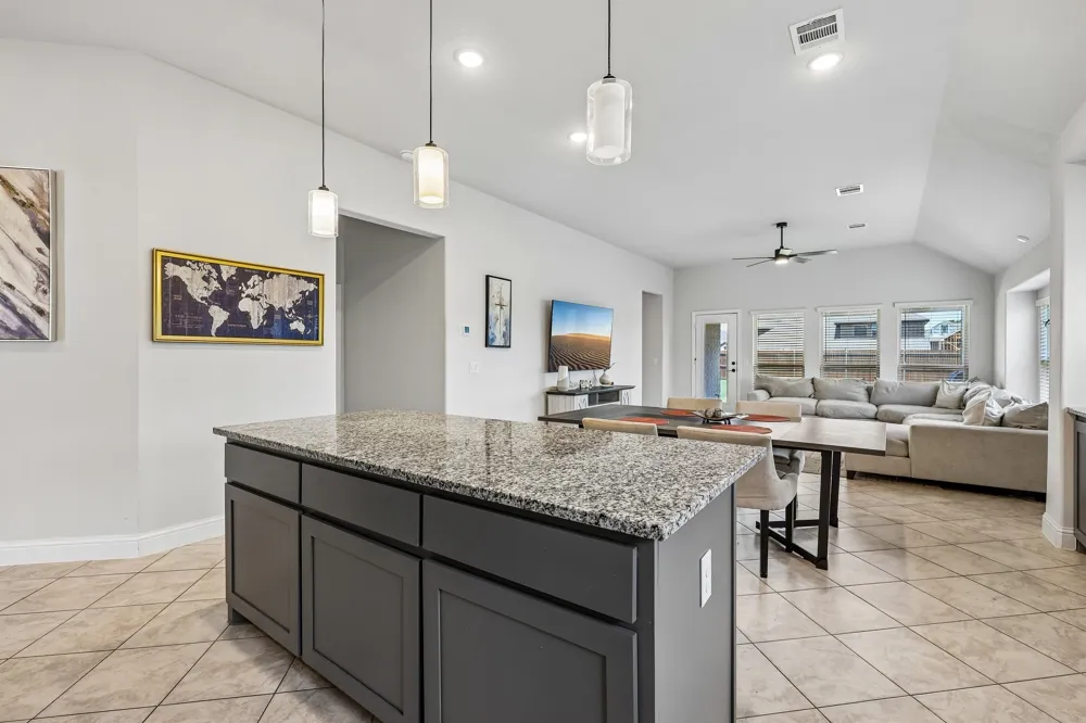 121 Claywood Drive Glenn Heights, TX 75154