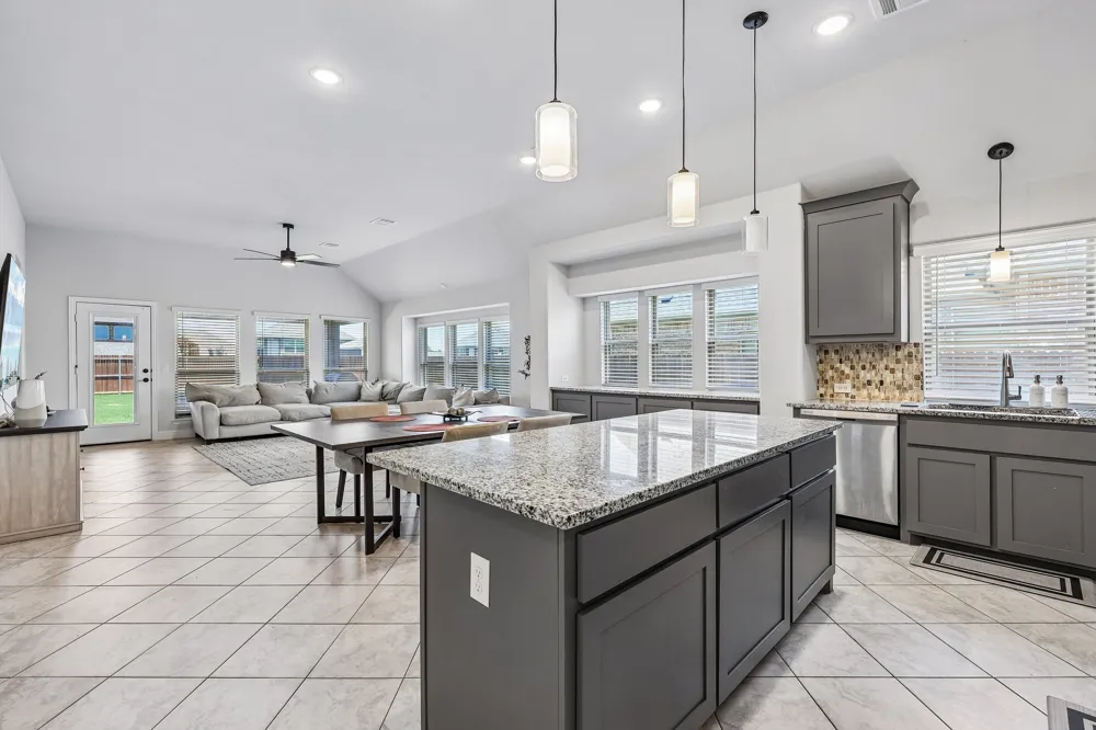 121 Claywood Drive Glenn Heights, TX 75154