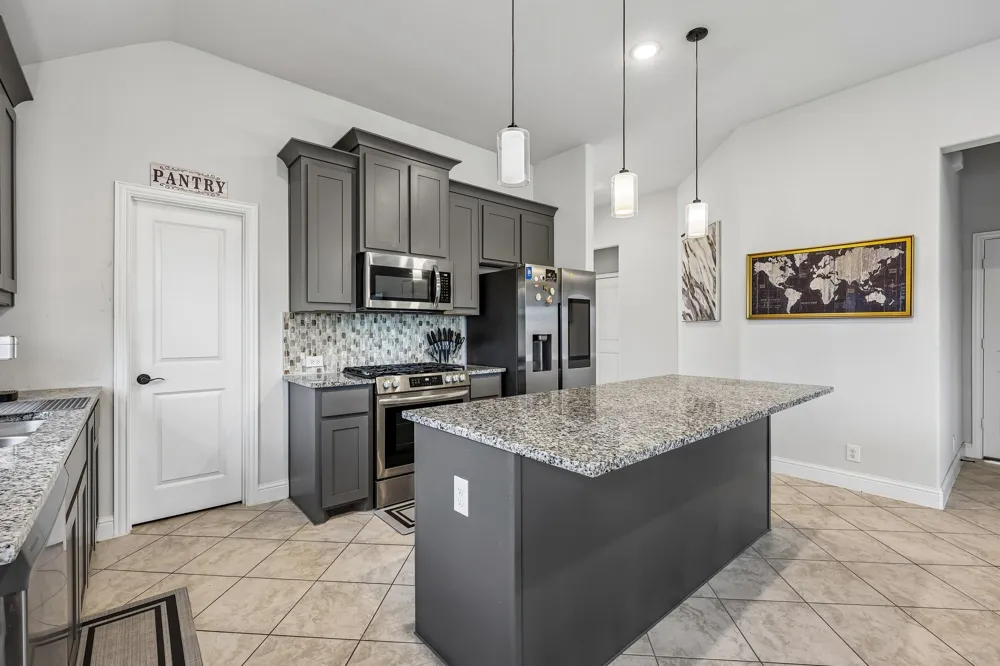 121 Claywood Drive Glenn Heights, TX 75154