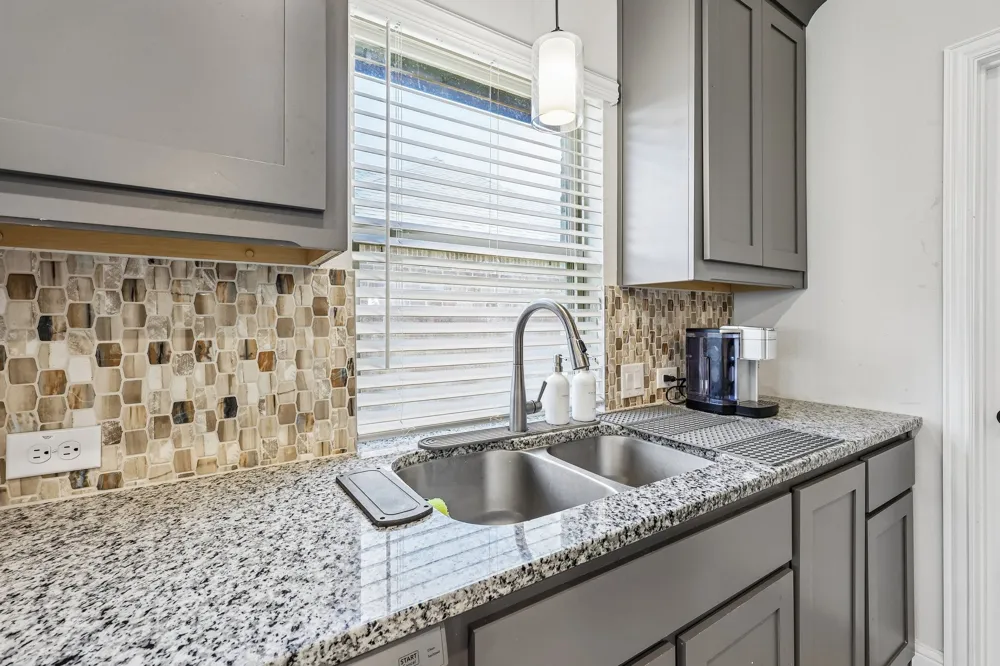 121 Claywood Drive Glenn Heights, TX 75154