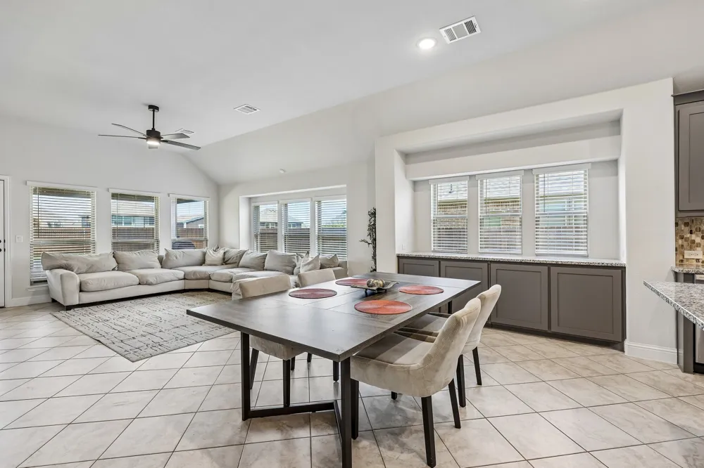 121 Claywood Drive Glenn Heights, TX 75154