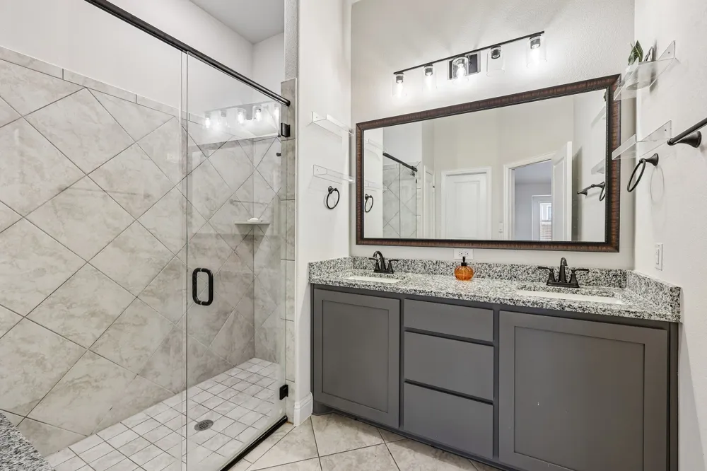 121 Claywood Drive Glenn Heights, TX 75154