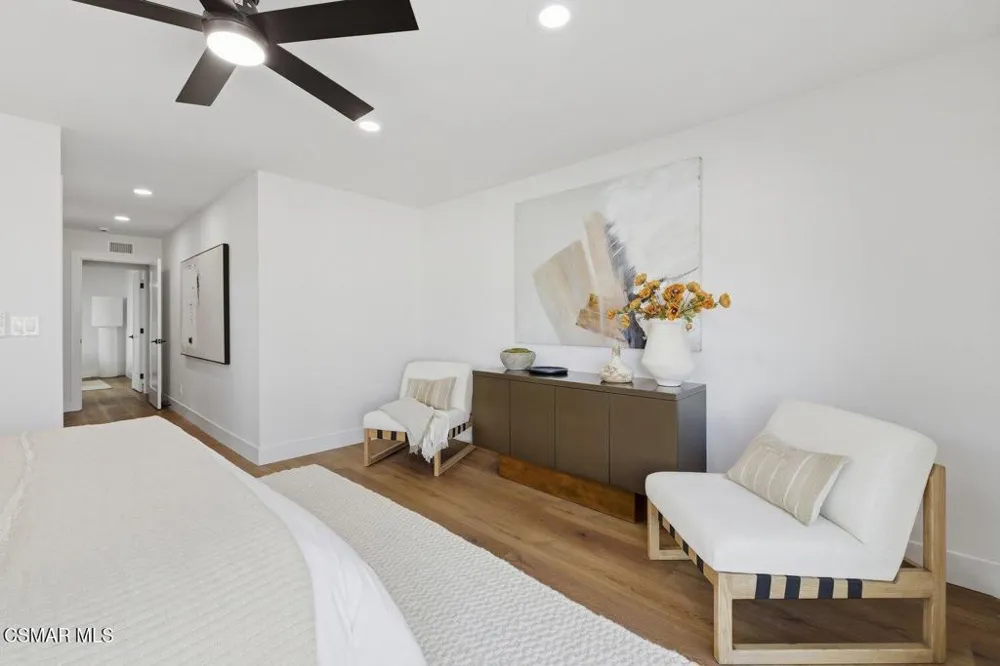 6655 Lederer Avenue Canoga Park, CA 91307
