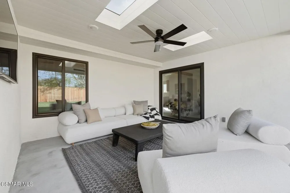 6655 Lederer Avenue Canoga Park, CA 91307