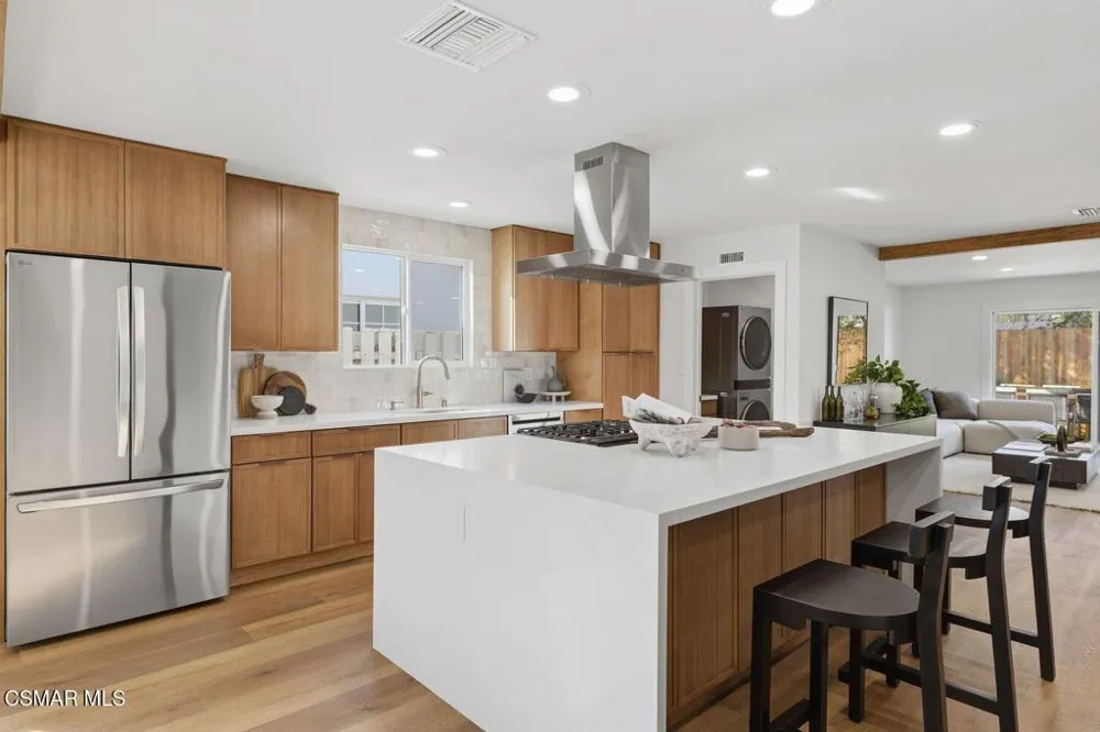 6655 Lederer Avenue Canoga Park, CA 91307