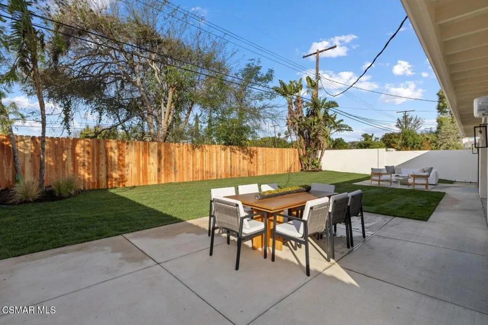 6655 Lederer Avenue Canoga Park, CA 91307