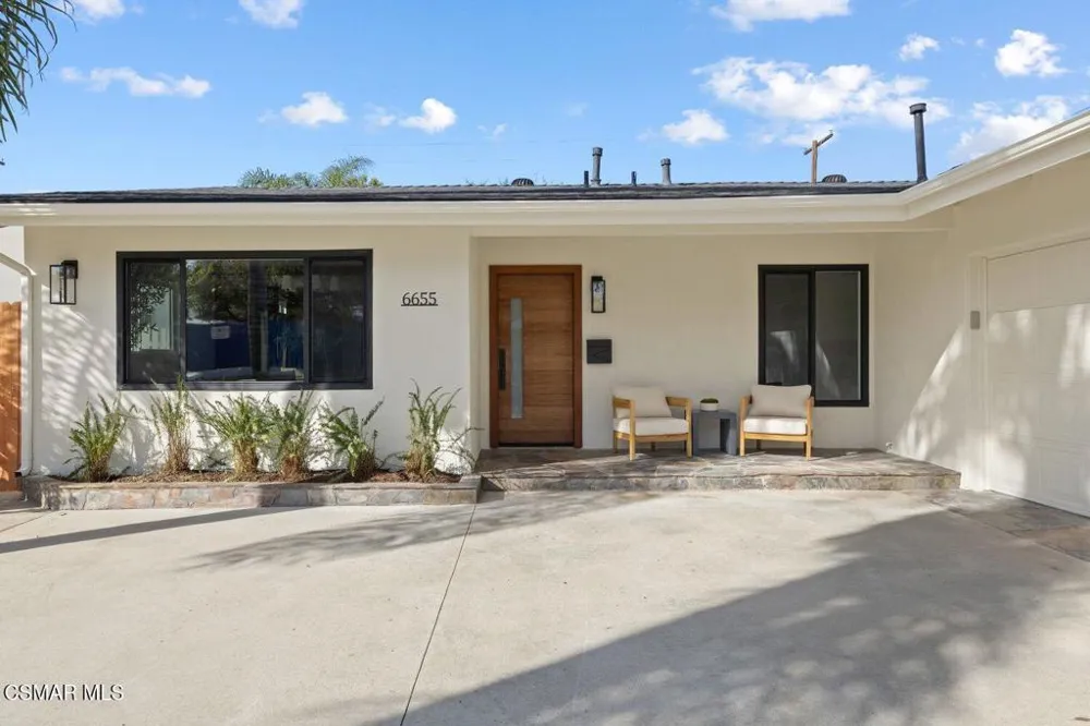 6655 Lederer Avenue Canoga Park, CA 91307