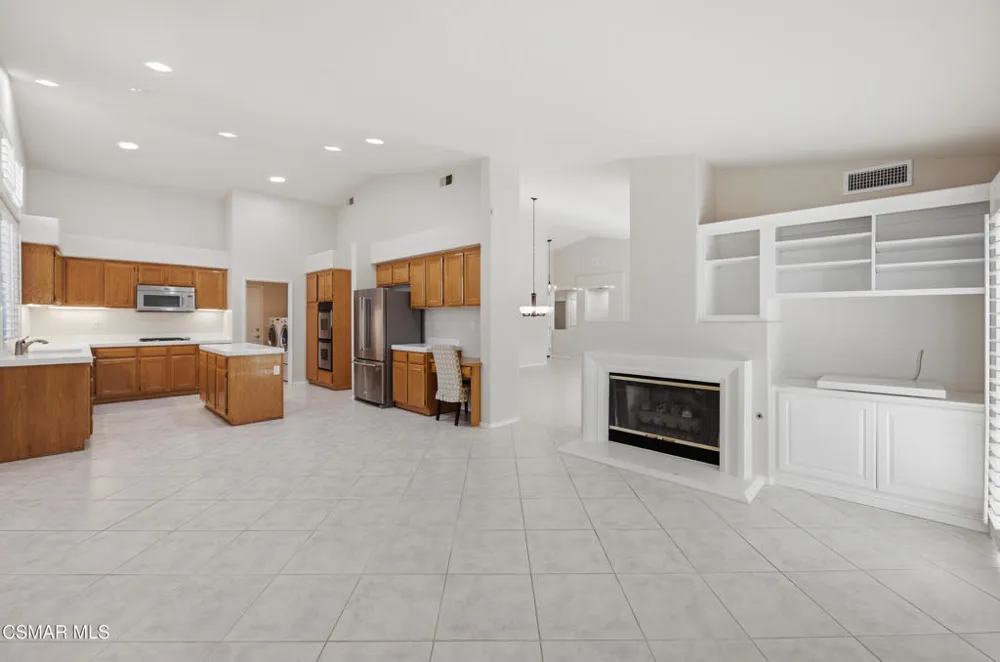 141 Giant Oak Avenue Newbury Park, CA 91320