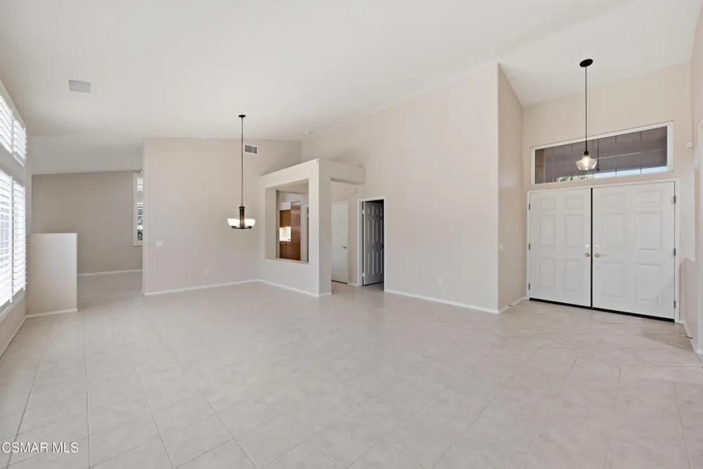 141 Giant Oak Avenue Newbury Park, CA 91320