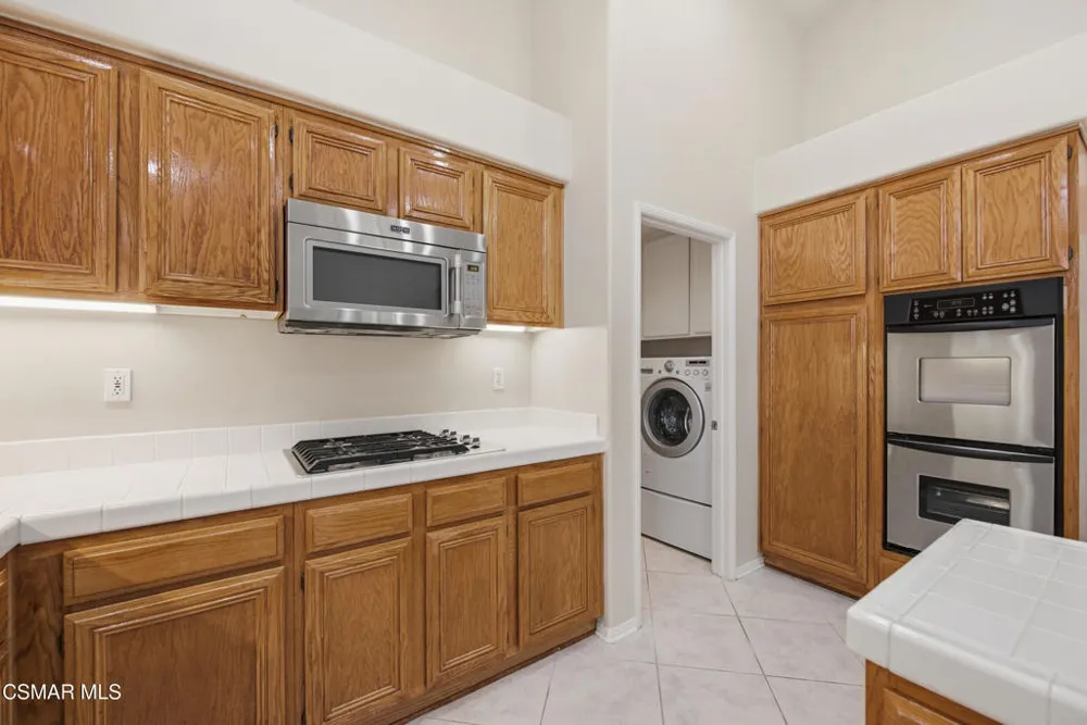141 Giant Oak Avenue Newbury Park, CA 91320