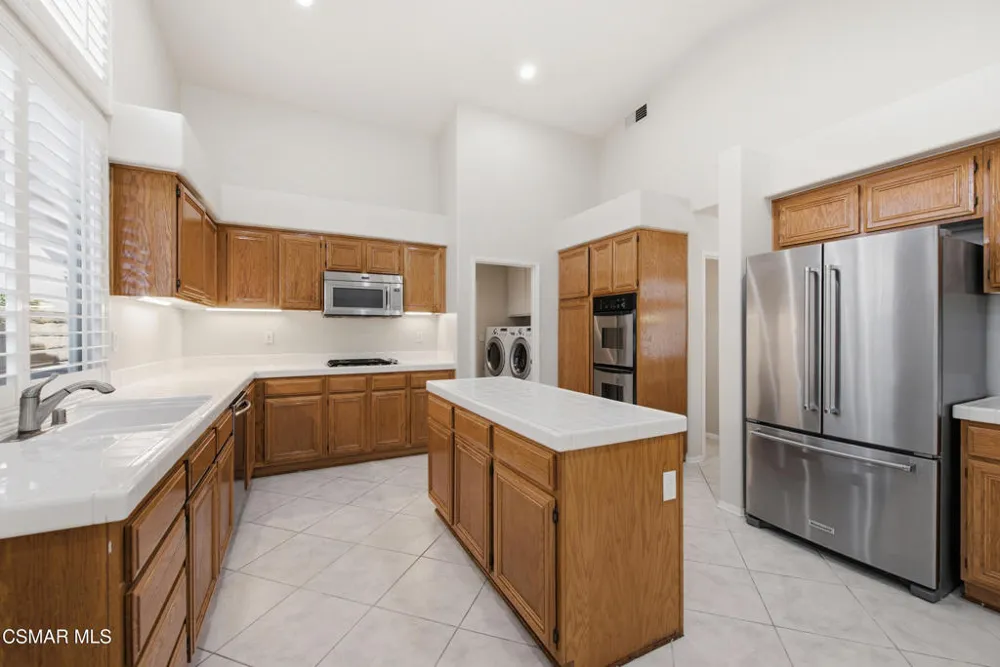 141 Giant Oak Avenue Newbury Park, CA 91320