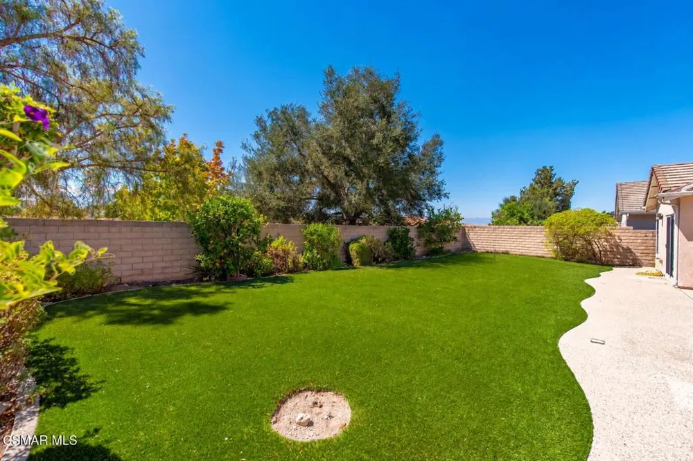 141 Giant Oak Avenue Newbury Park, CA 91320