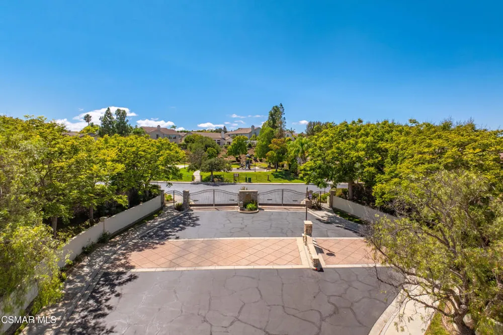 141 Giant Oak Avenue Newbury Park, CA 91320
