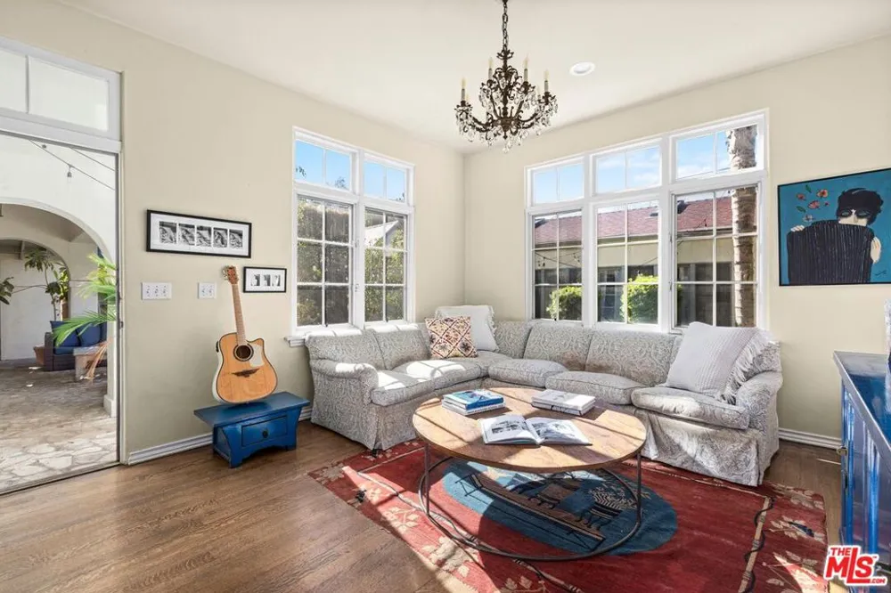 537 June Street Los Angeles, CA 90004