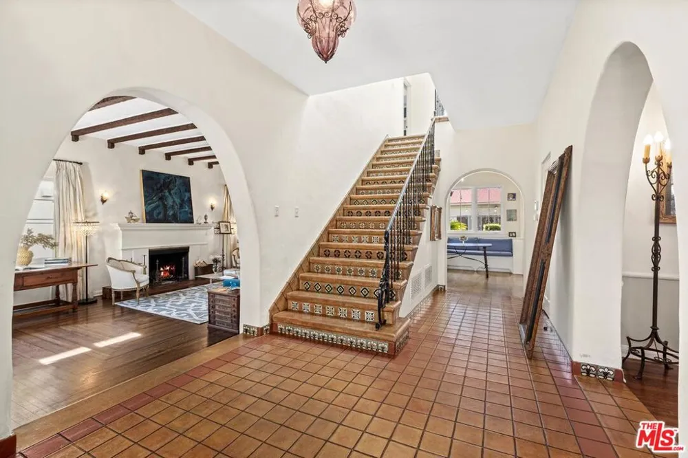 537 June Street Los Angeles, CA 90004