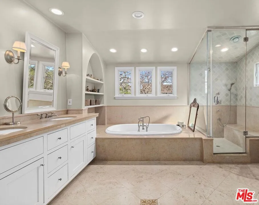 537 June Street Los Angeles, CA 90004