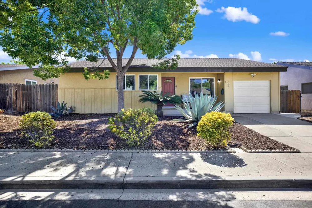 13351 Silver Lake Dr. Poway, CA 92064