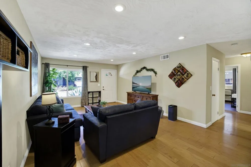 13351 Silver Lake Dr. Poway, CA 92064