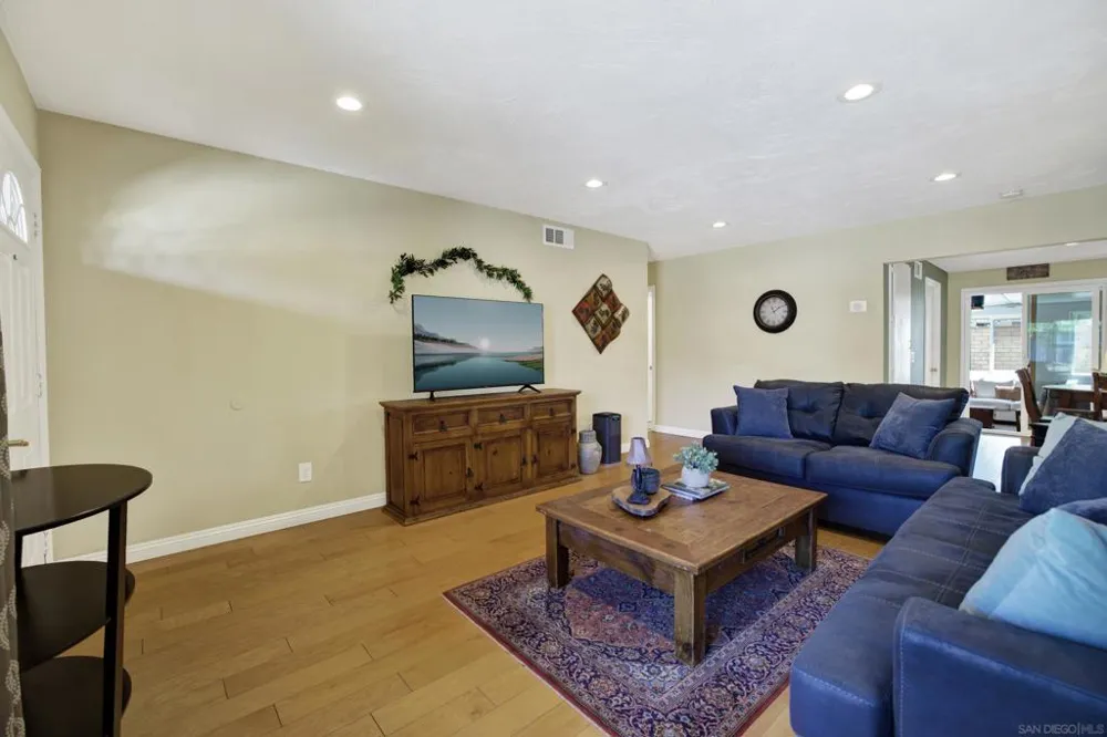 13351 Silver Lake Dr. Poway, CA 92064