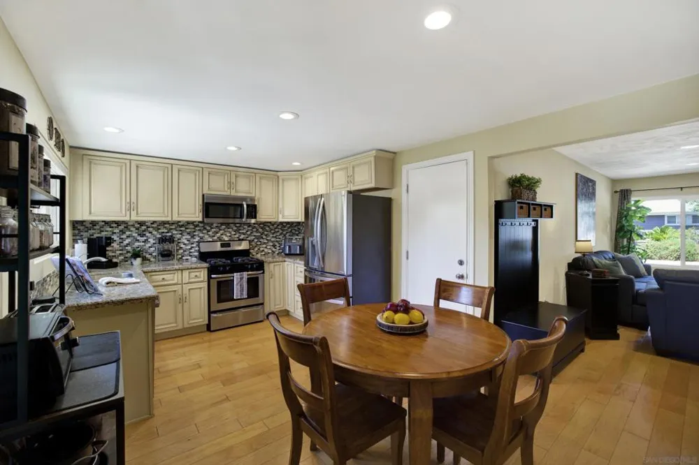 13351 Silver Lake Dr. Poway, CA 92064