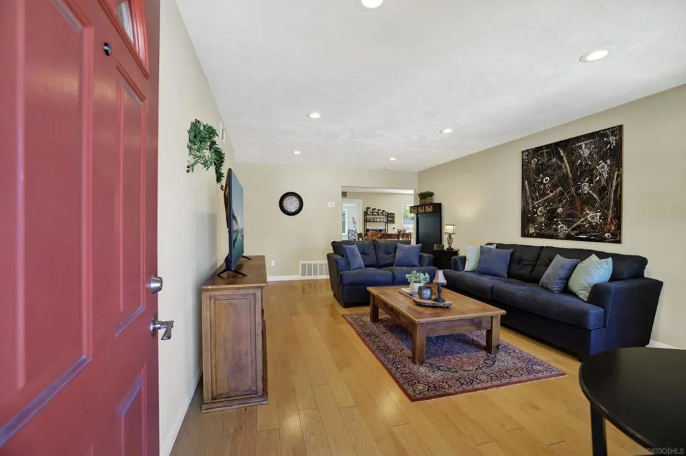 13351 Silver Lake Dr. Poway, CA 92064