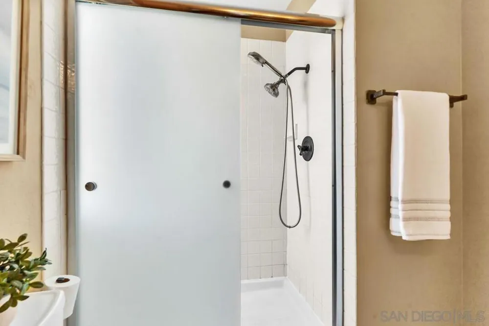 5734 Menorca Dr San Diego, CA 92124