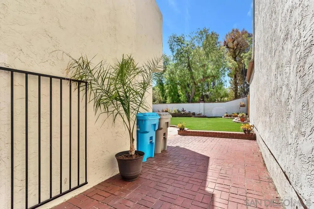 5734 Menorca Dr San Diego, CA 92124