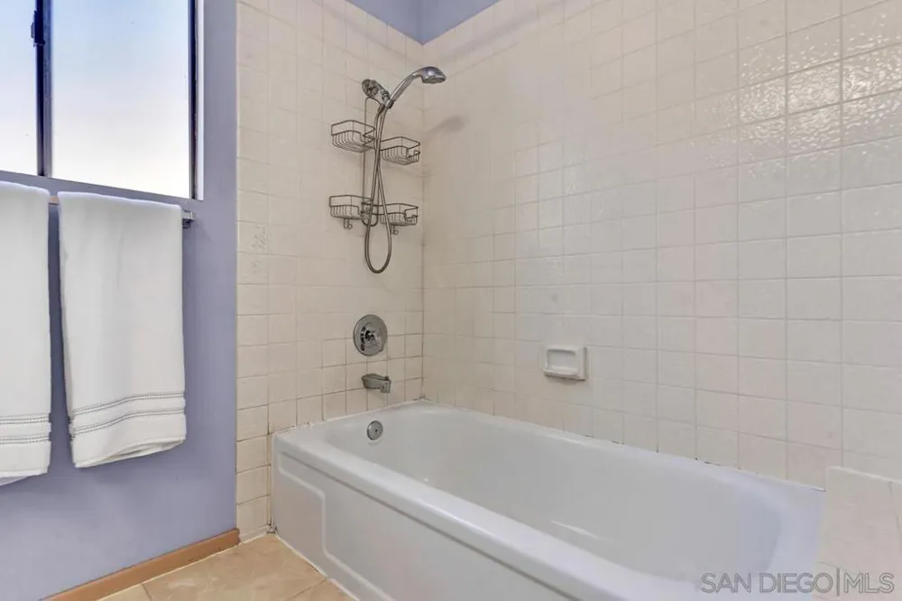5734 Menorca Dr San Diego, CA 92124