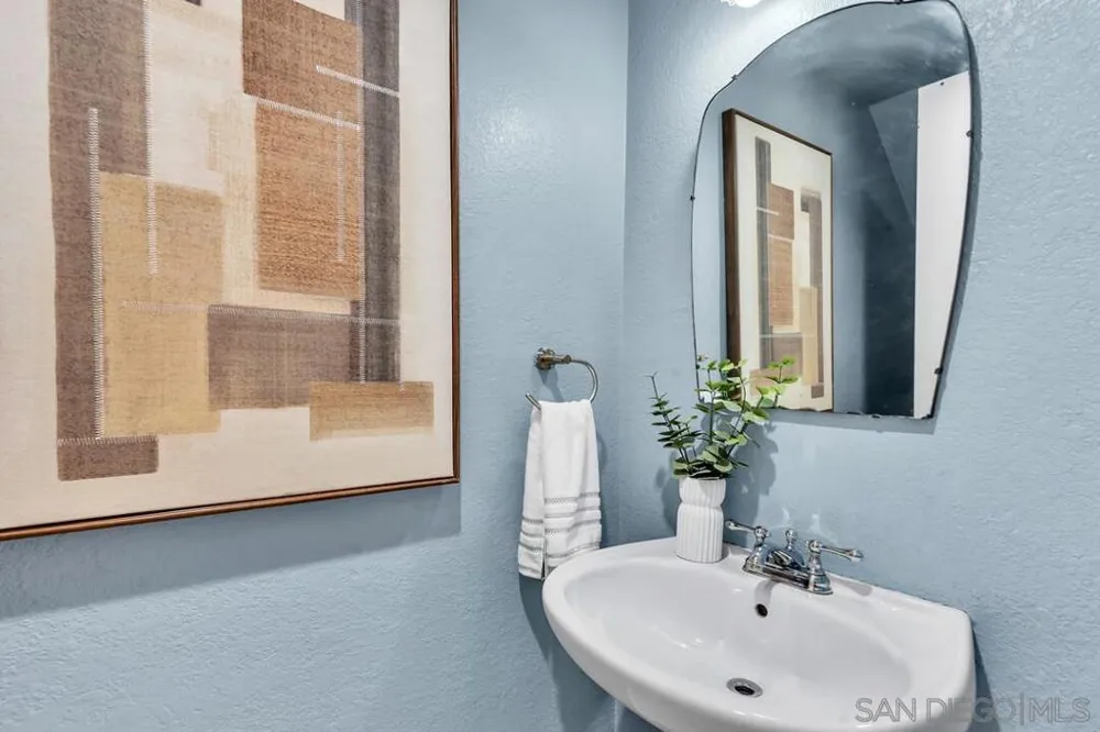 5734 Menorca Dr San Diego, CA 92124