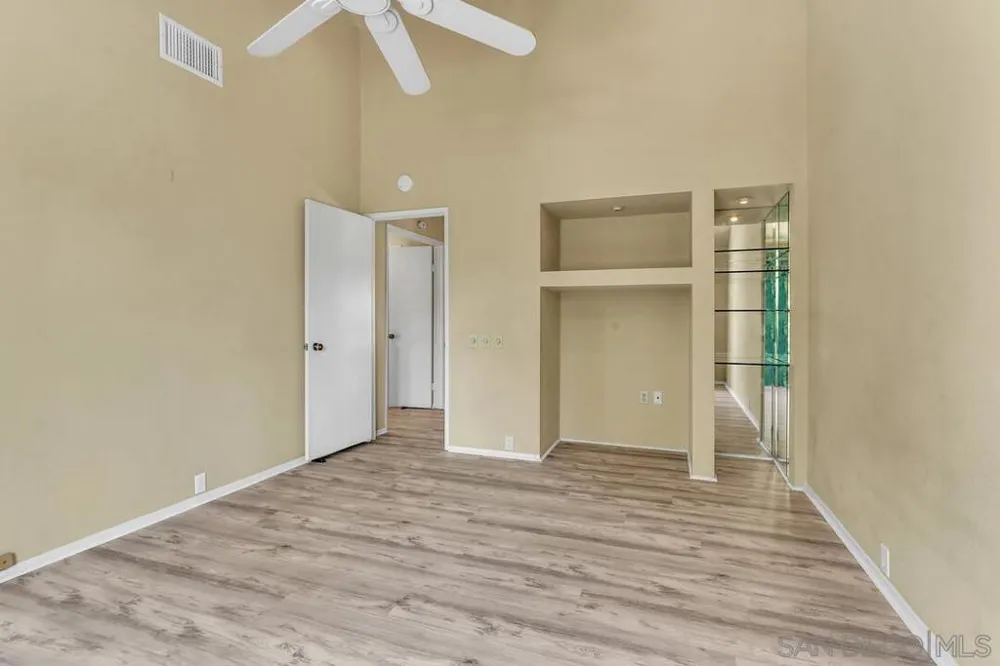 5734 Menorca Dr San Diego, CA 92124