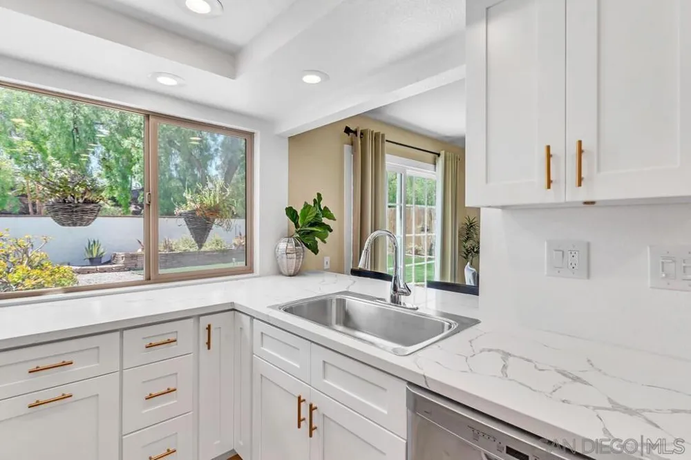 5734 Menorca Dr San Diego, CA 92124