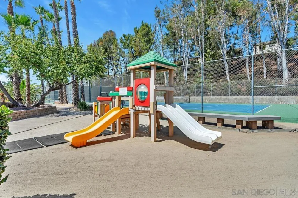 5734 Menorca Dr San Diego, CA 92124