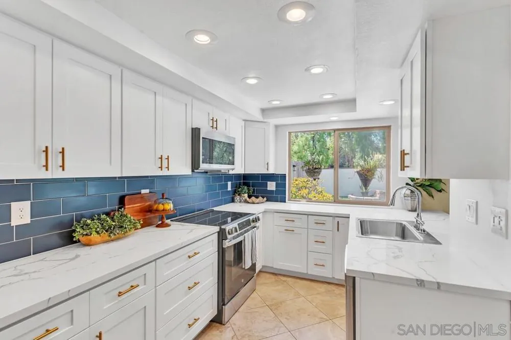 5734 Menorca Dr San Diego, CA 92124