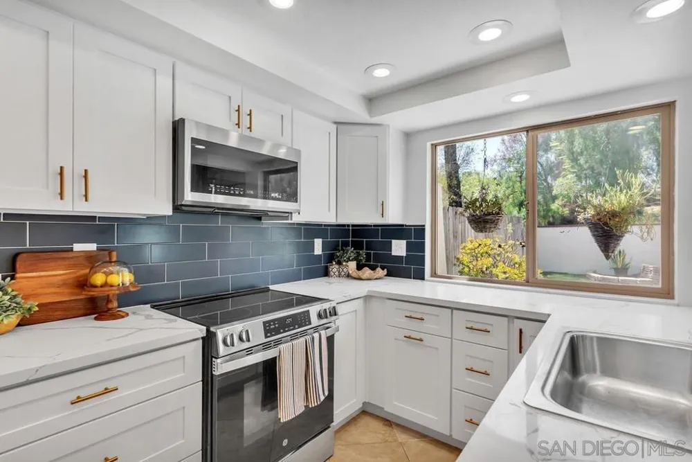 5734 Menorca Dr San Diego, CA 92124