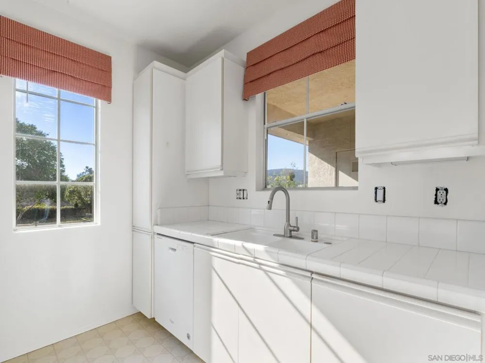 10830 Sabre Hill #202 San Diego, CA 92128
