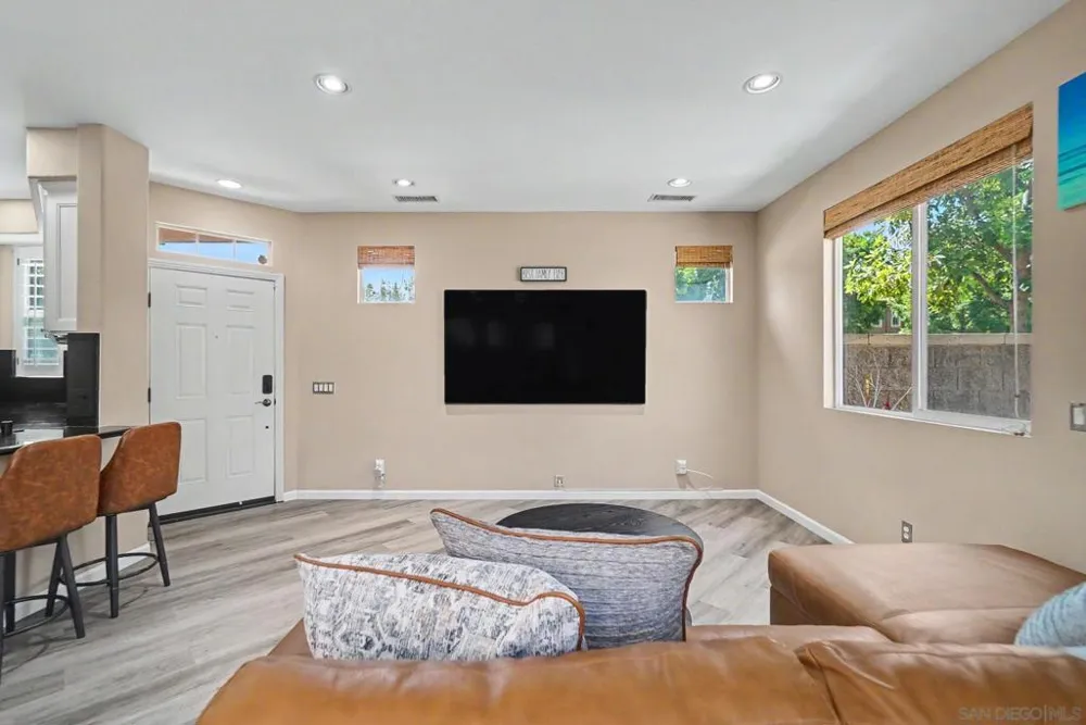 73 Westwind Dr Tustin, CA 92782