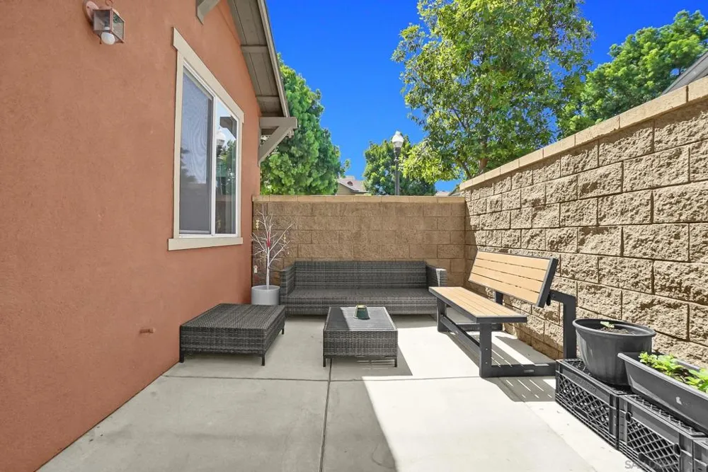 73 Westwind Dr Tustin, CA 92782