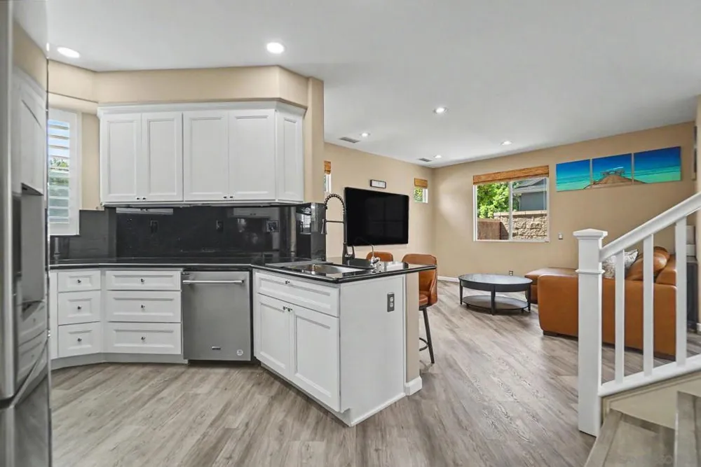 73 Westwind Dr Tustin, CA 92782