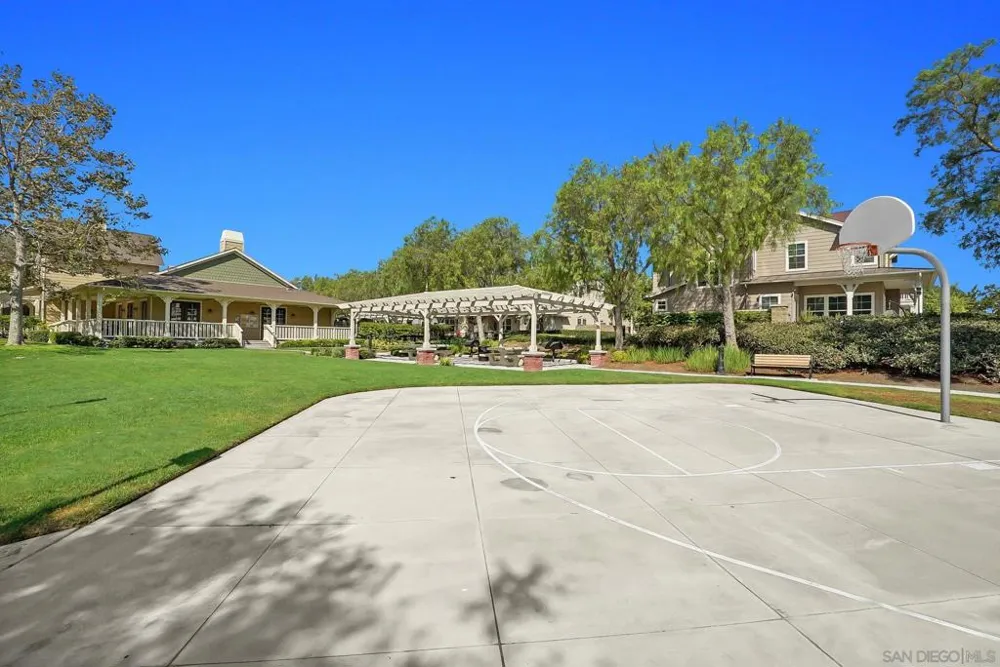 73 Westwind Dr Tustin, CA 92782