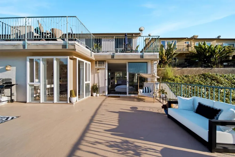 2544 Navarra Dr #12 Carlsbad, CA 92009