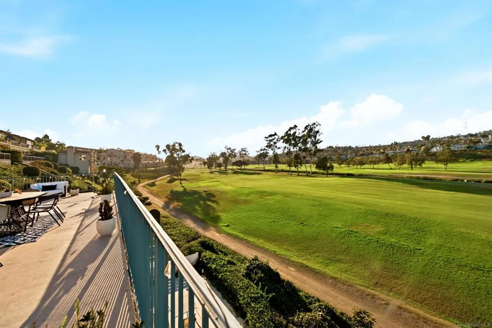 2544 Navarra Dr #12 Carlsbad, CA 92009