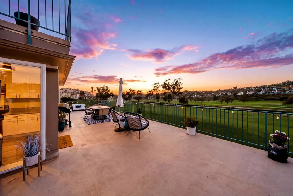 2544 Navarra Dr #12 Carlsbad, CA 92009